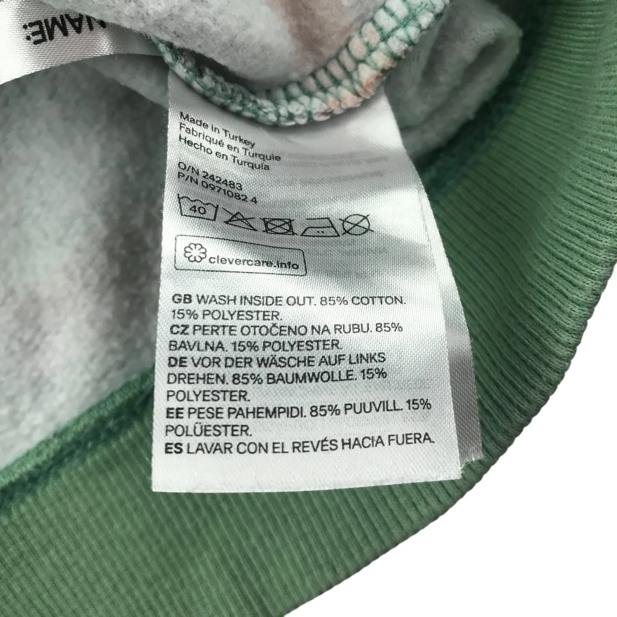 H&M sweater 6-8 years light green animals