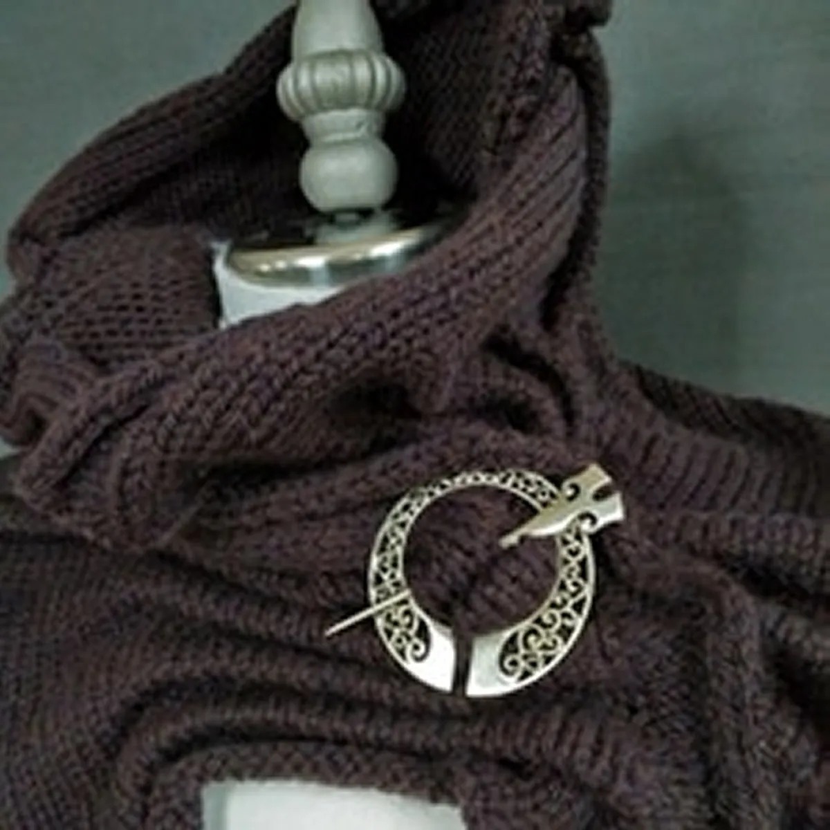 JUL Shawl Pins and Sticks - Runa Penannular Brooch