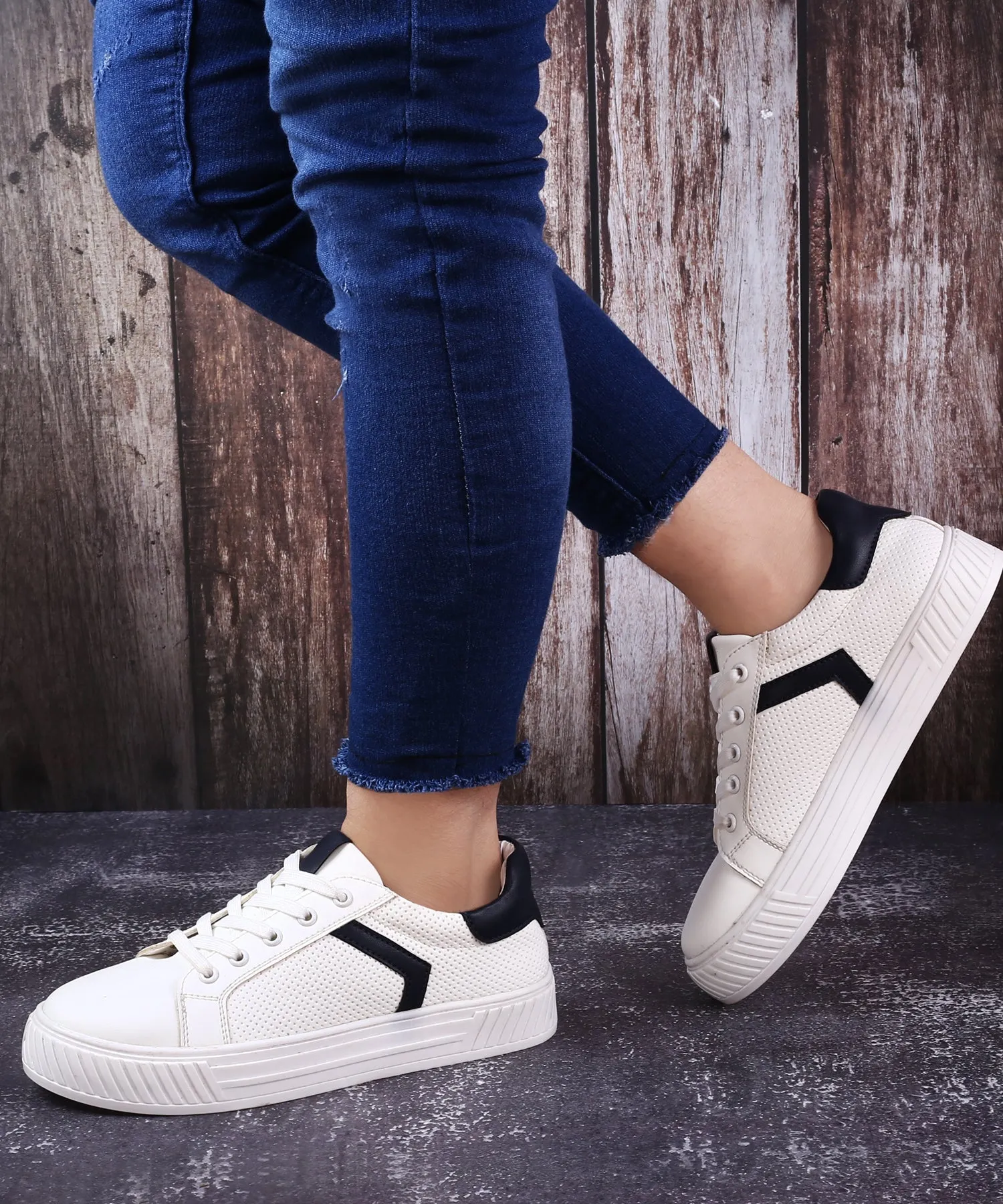 New Fashionable Stylish Women's Casual Sneaker Shoes